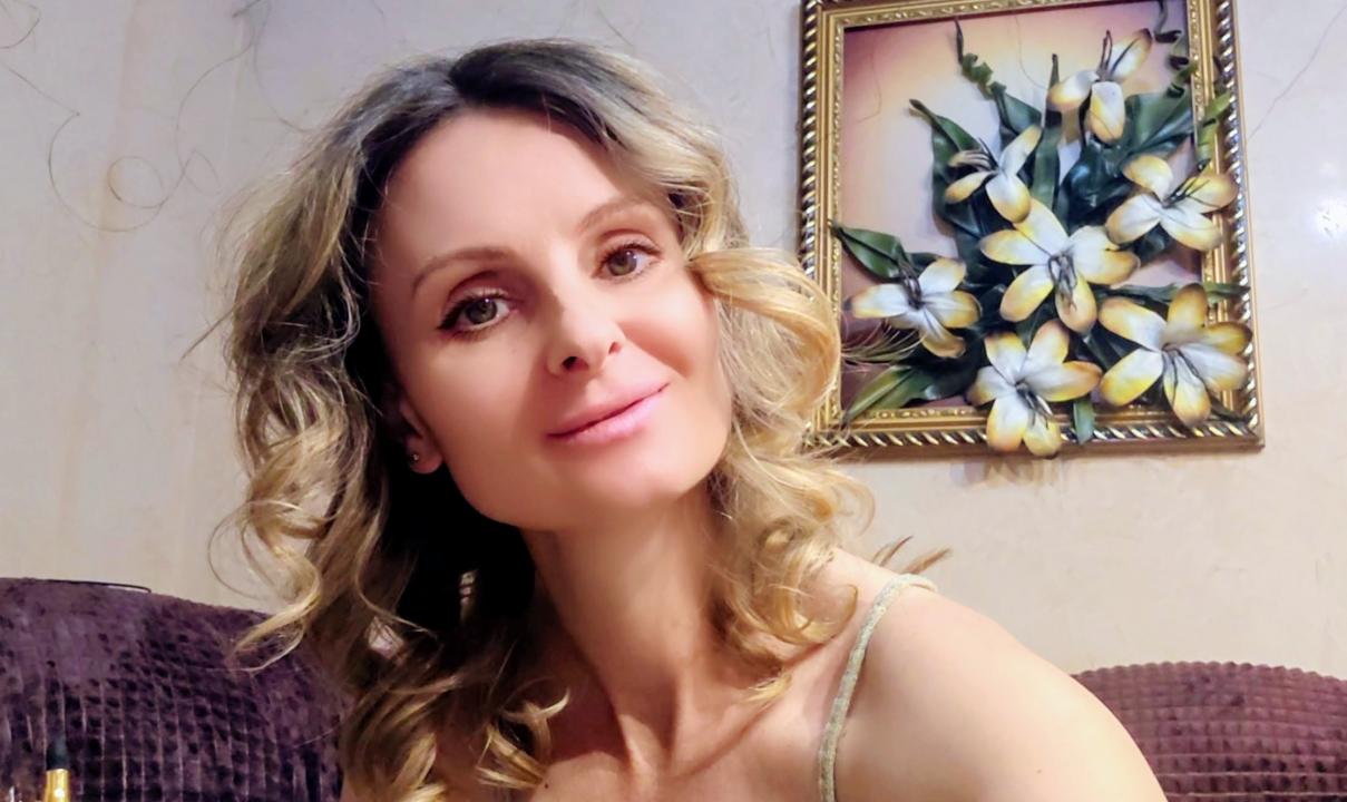 Webcam chat profile for MmmmBeautyyy