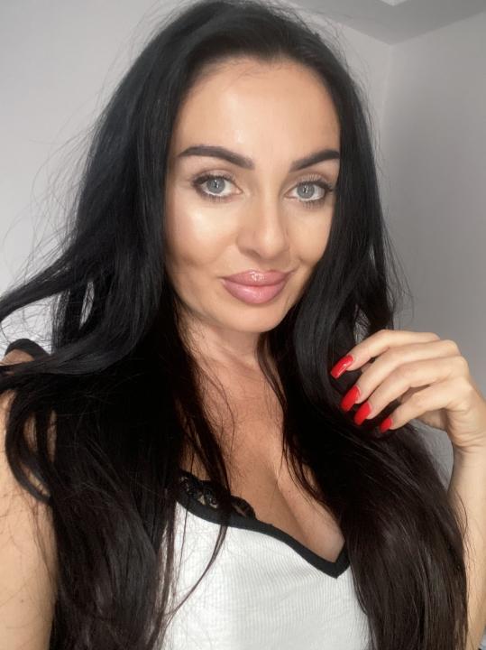Webcam chat profile for StellaModel: Latex & rubber