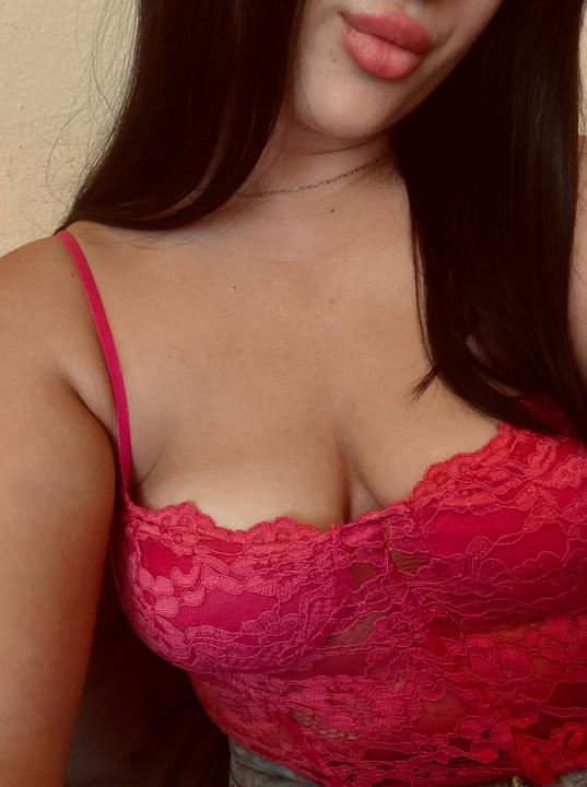 Webcam chat profile for kristina555: Outfits