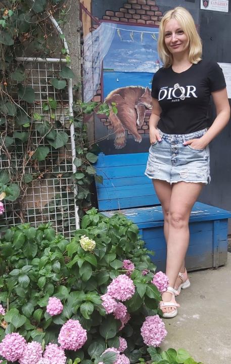 Webcam chat profile for WanderlustHeart: Books/Reading