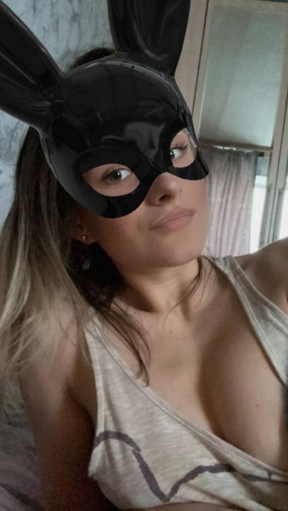 Webcam chat profile for Serenelle: Ask about my Hobbies