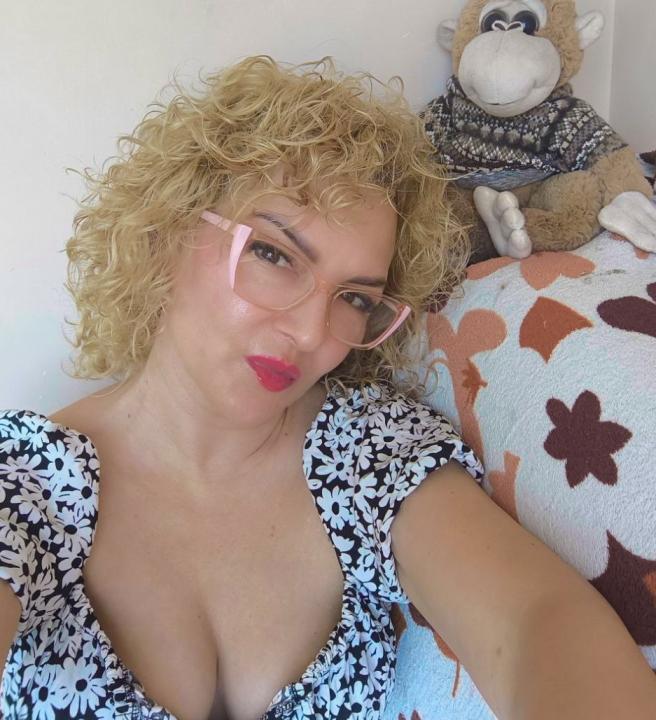 Webcam chat profile for AlexaCristal: Outfits