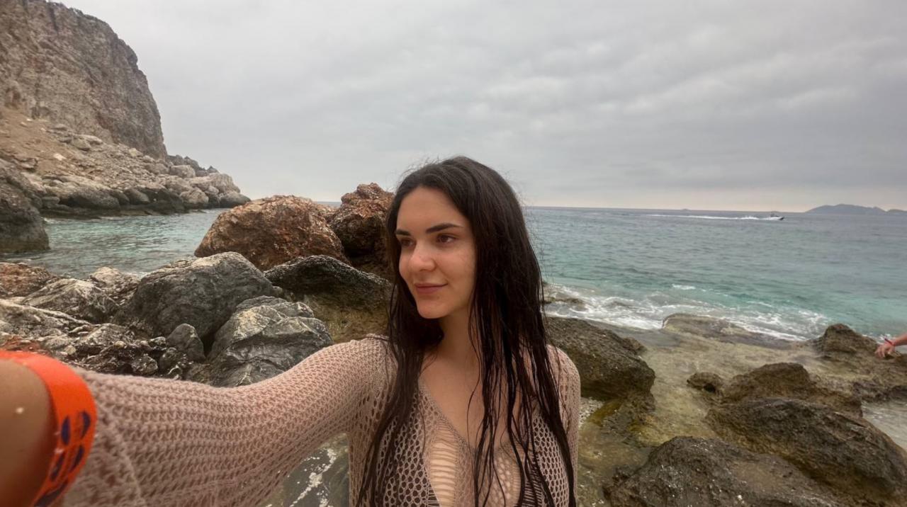 Webcam chat profile for 1Marielle: Nipple play