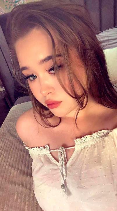 Webcam chat profile for BabyyCheril: Legs, feet & shoes
