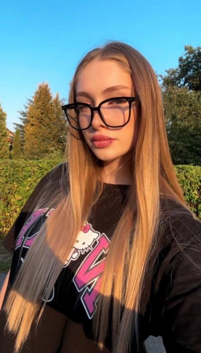 Webcam chat profile for Avianne: Ask about my Hobbies