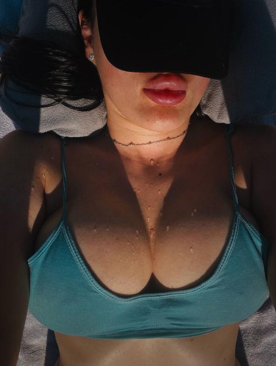 Webcam chat profile for sexy0and018hot