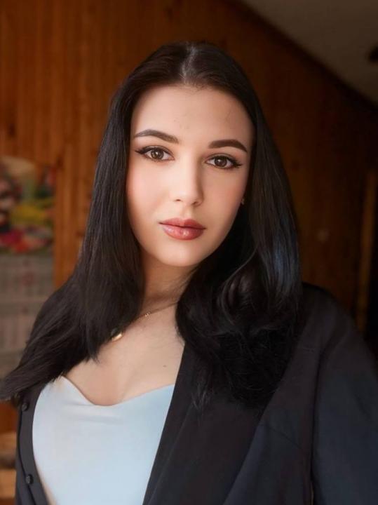 Webcam chat profile for Lintaniya: Ask about my Hobbies