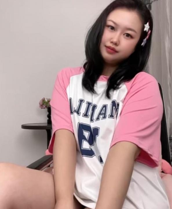 Webcam chat profile for Lrenelvy: Legs, feet & shoes