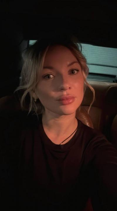 Webcam chat profile for 1Dominika: Sports