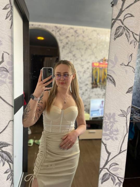 Webcam chat profile for LittleStar: Ask about my Hobbies