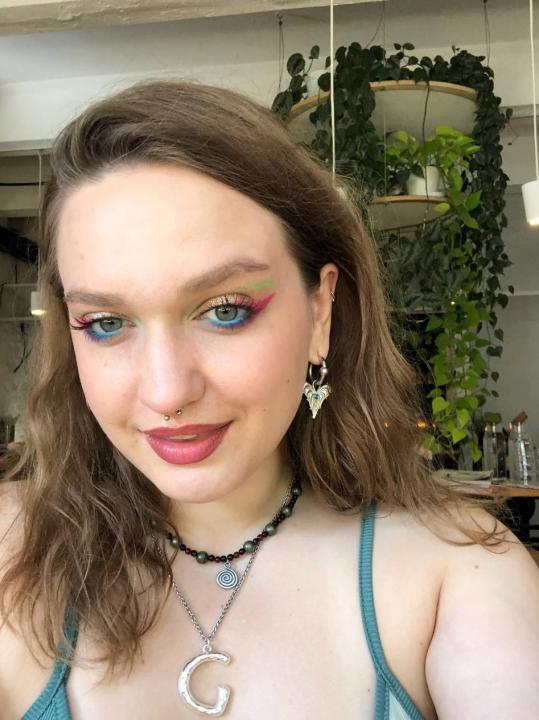 Webcam chat profile for JennyGo: Outfits
