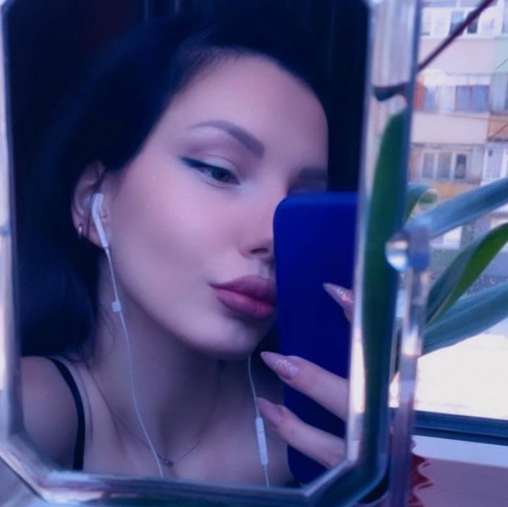 Webcam chat profile for BlondeinBlack: Outfits