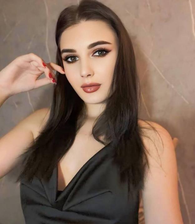 Webcam chat profile for Lintaniya: Ask about my Hobbies