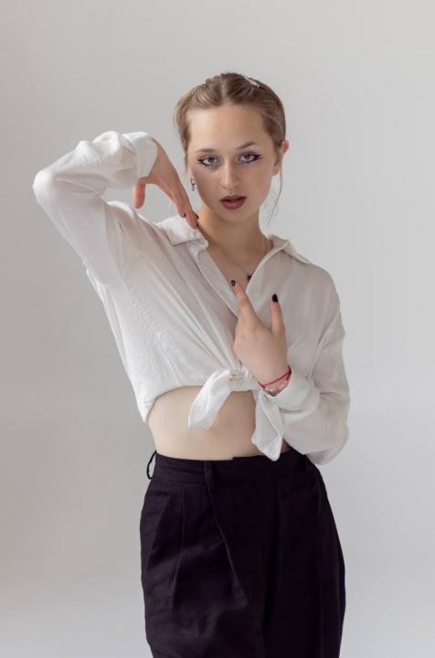 Webcam chat profile for Lunelle: Ask about my other activities