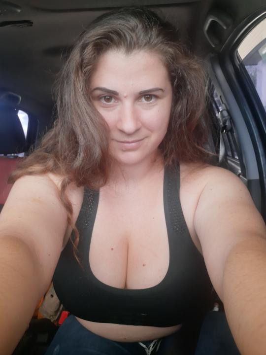 Webcam chat profile for Karinna: Ask about my Hobbies