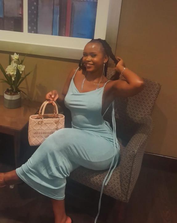 Webcam chat profile for Trixiex28: Legs, feet & shoes