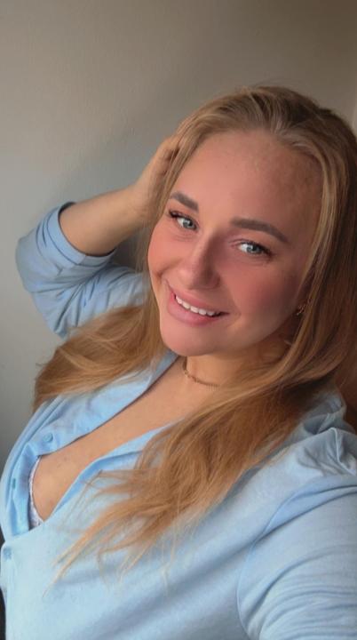 Webcam chat profile for MissisLove1: Conversation