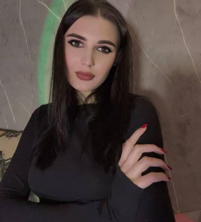 Webcam chat profile for Lintaniya: Ask about my Hobbies