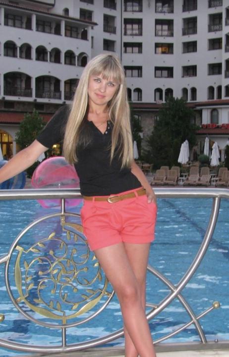 Webcam chat profile for Elena357357: Art