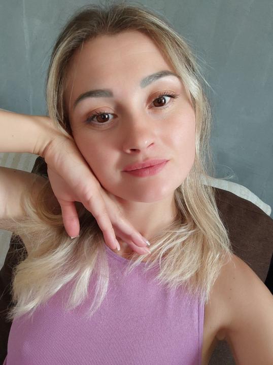 Webcam chat profile for Amarella: Dancing