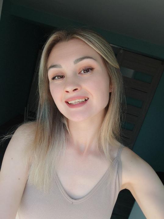 Webcam chat profile for Amarella: Dancing