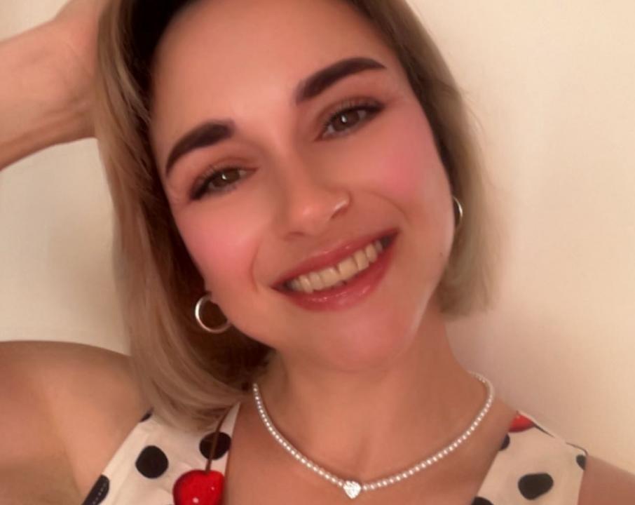 Webcam chat profile for CharmingVixen: Dancing