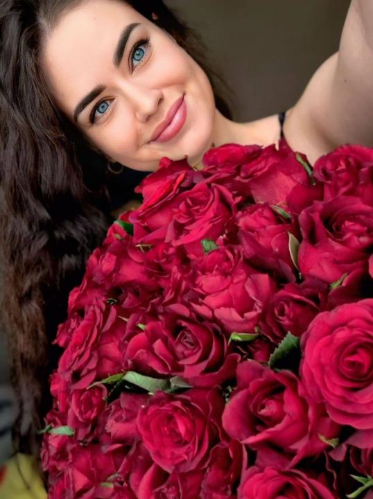 Webcam chat profile for Vikoniya: Ask about my Hobbies