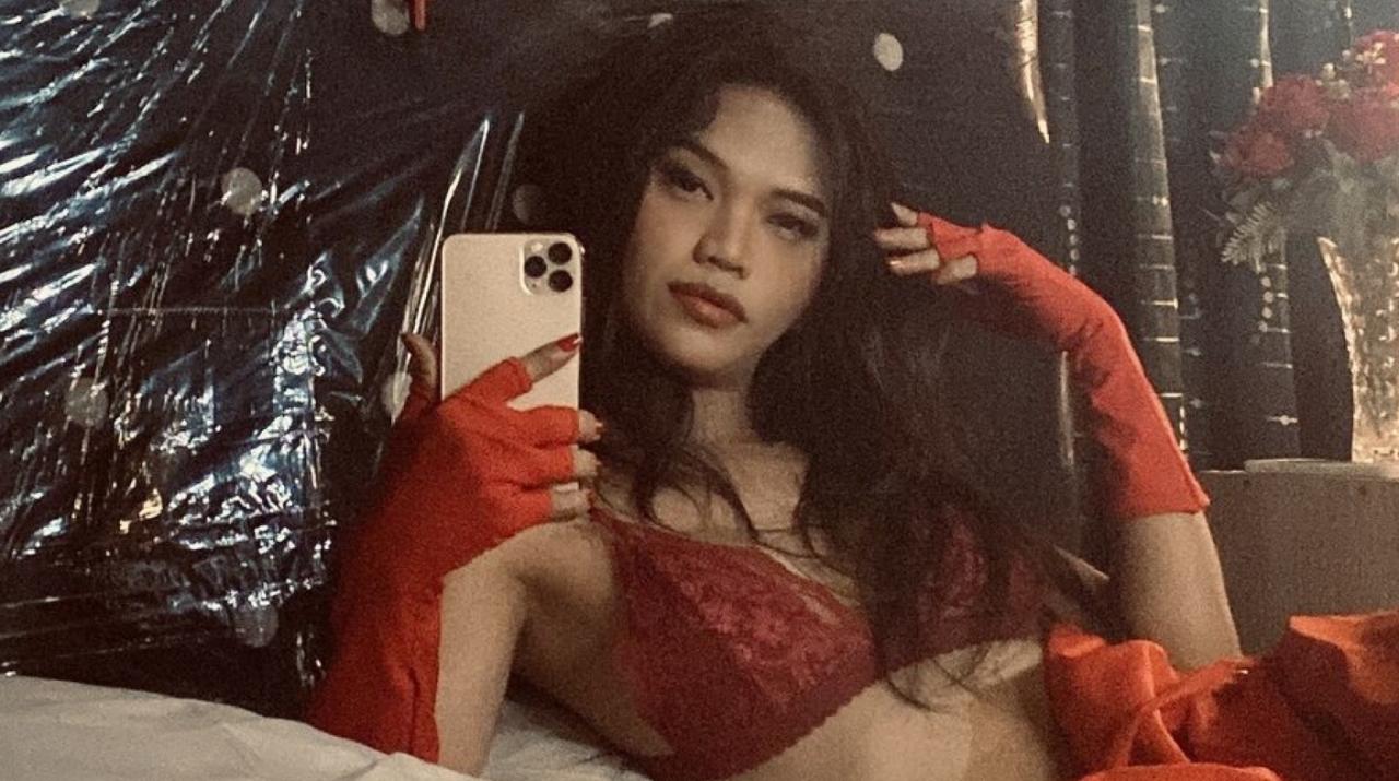 Webcam chat profile for BarbieChu: Bondage & discipline
