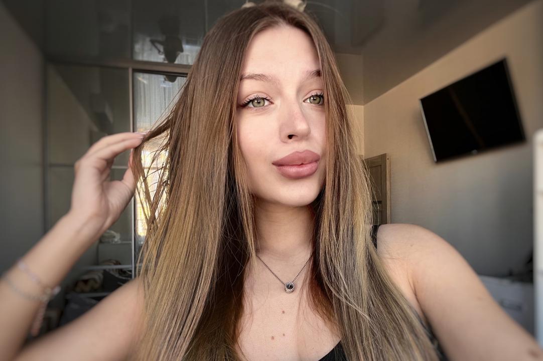 Webcam chat profile for Addelyn: Art