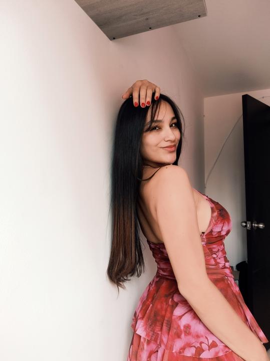 Webcam chat profile for IsabellaLara18: Kissing