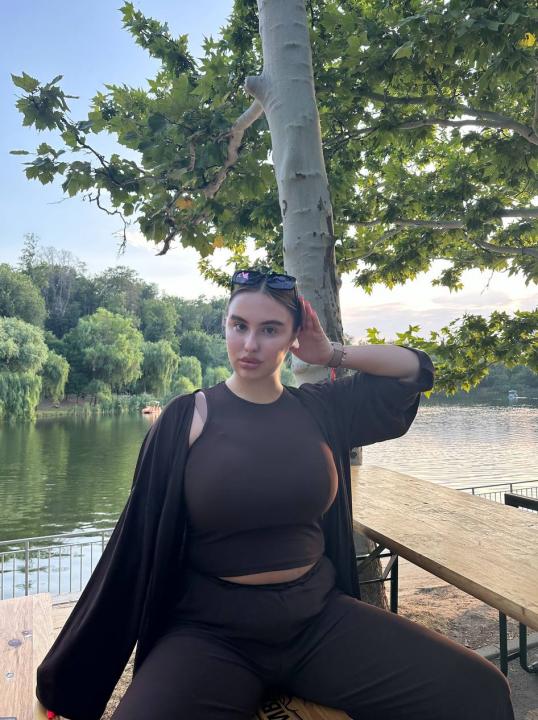 Webcam chat profile for LunaMia: Ask about my Hobbies