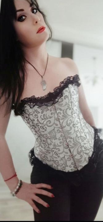 Webcam chat profile for AlyaHarper: Ask about my other interests