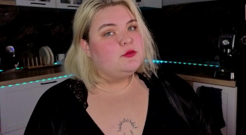 Webcam chat profile for EllaBigBabe: Leather