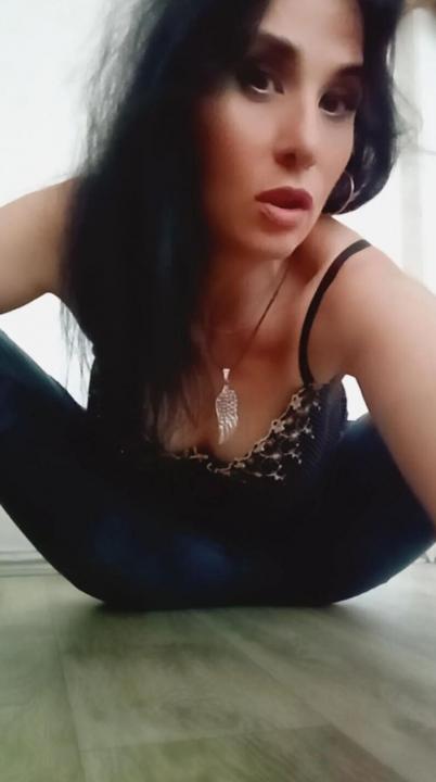 Webcam chat profile for AlyaHarper: Ask about my other interests