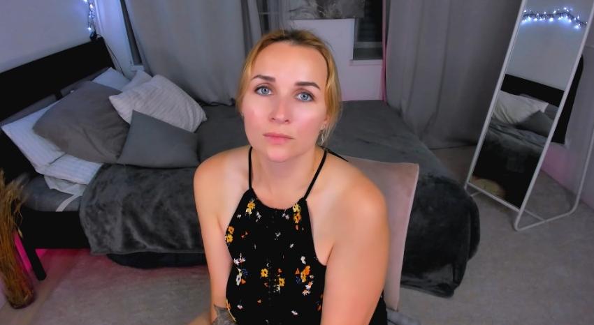 Webcam chat profile for KarinellaSeduct: Legs, feet & shoes