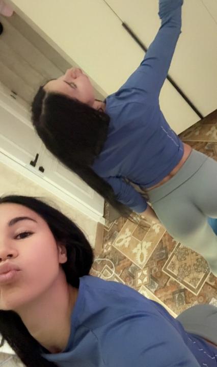 Webcam chat profile for deserFlower: Dancing