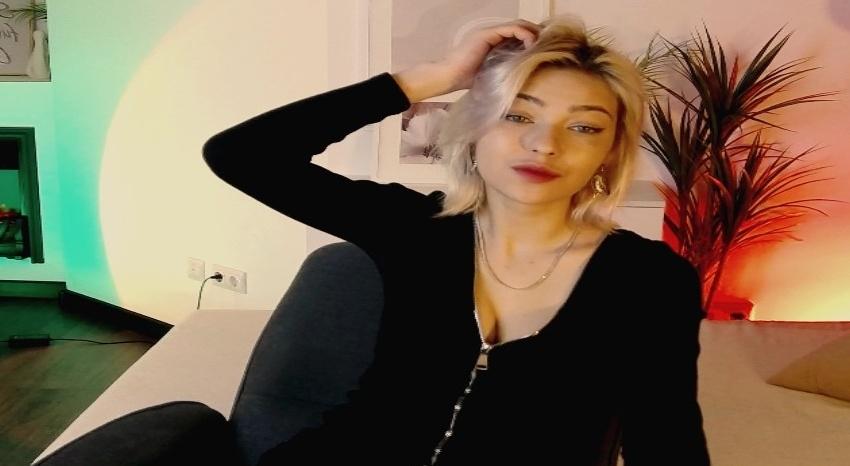 Webcam chat profile for AlysiaSun: Legs, feet & shoes