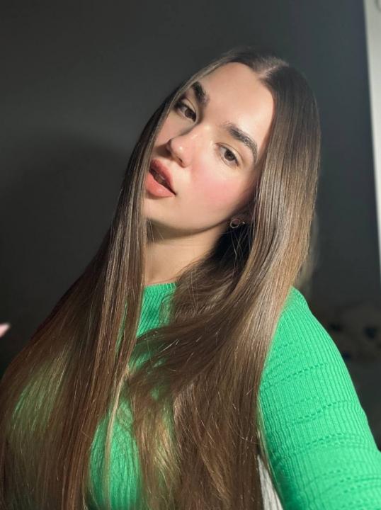 Webcam chat profile for SKarlet: Ask about my Hobbies