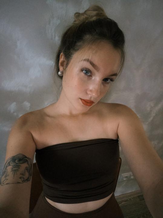 Webcam chat profile for DianaCherry: Cooking