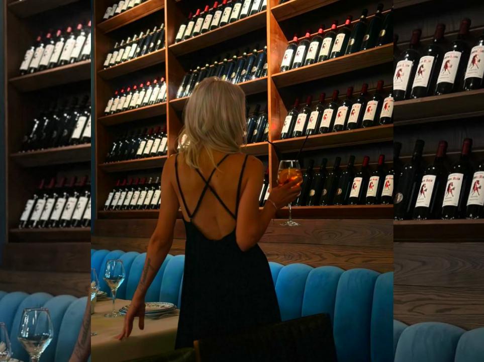 Webcam chat profile for Evablond: Outfits