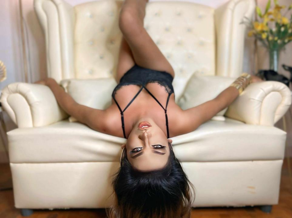 Webcam chat profile for DeliciousaMaui: Bondage & discipline