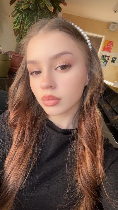 Webcam chat profile for AriaLyn: Outfits