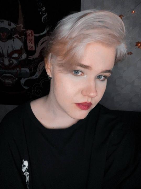 Webcam chat profile for roxieluna: Latex & rubber
