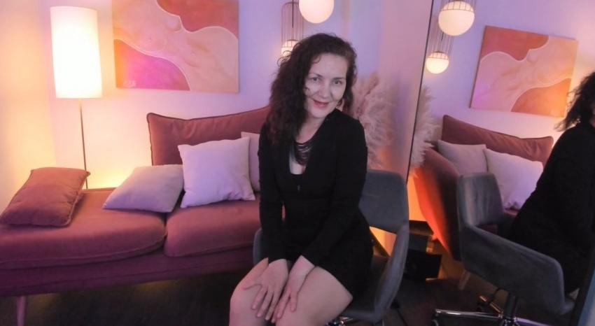 Webcam chat profile for IreneMarlow: Legs, feet & shoes