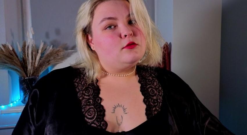 Webcam chat profile for EllaBigBabe: Leather