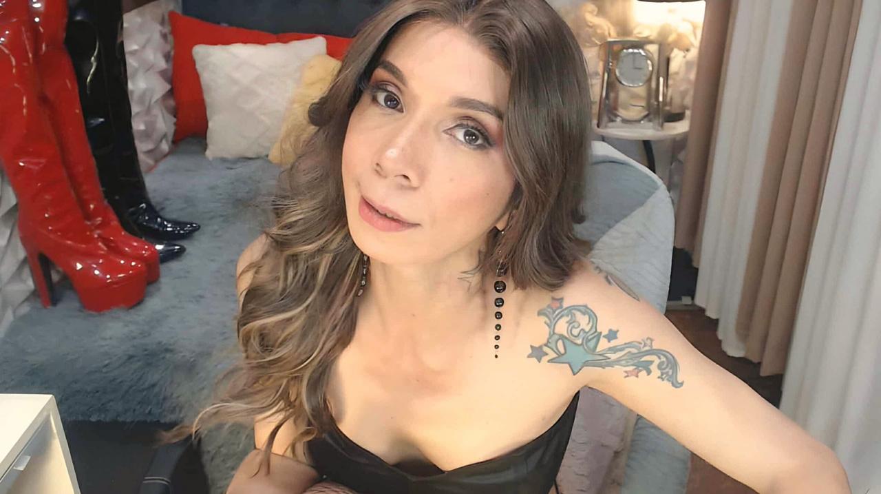 Webcam chat profile for CELINAFOX: Dominatrix