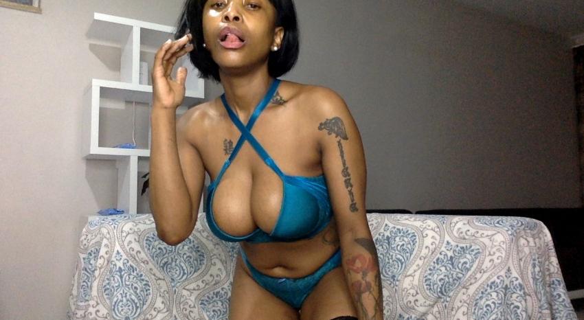 Webcam chat profile for DuraXavier: Legs, feet & shoes