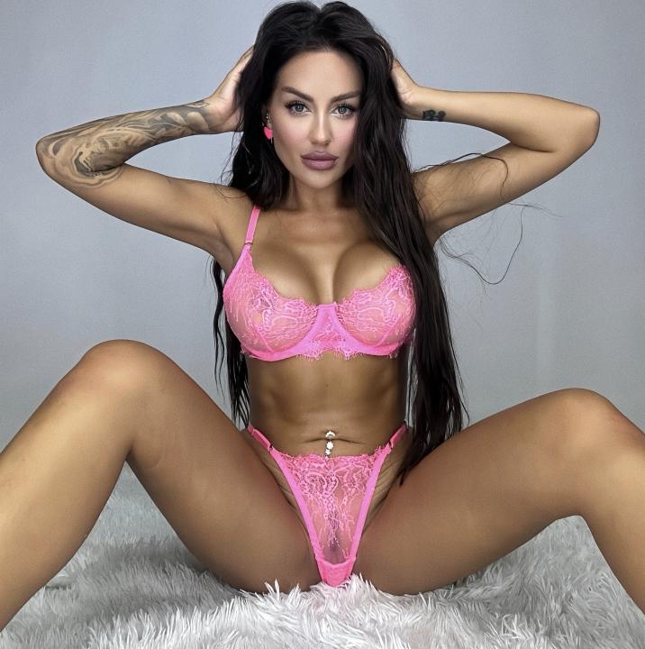 Webcam chat profile for emilywood: Legs, feet & shoes