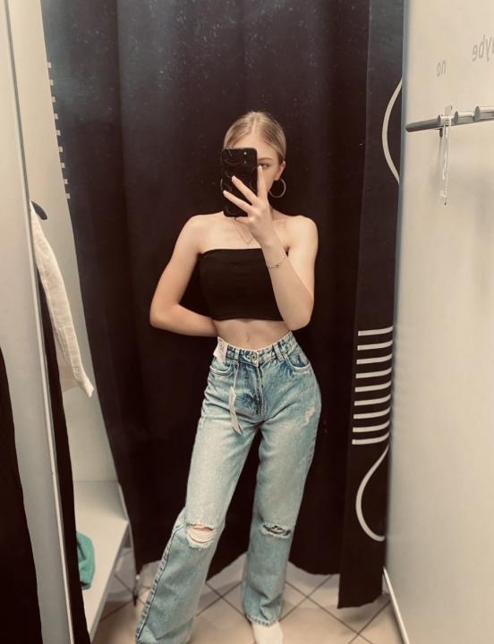 Webcam chat profile for BlondieBabe