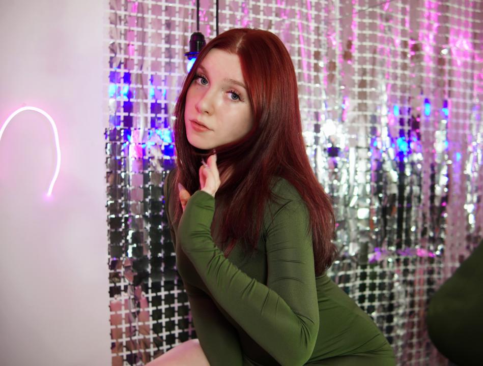 Webcam chat profile for LaylaGlam: Legs, feet & shoes